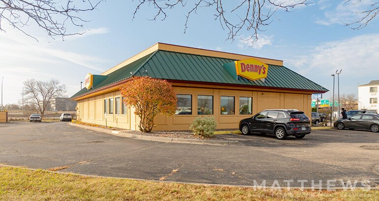 More Photos Of 6405 James Cir N, Minneapolis Restaurant For Lease