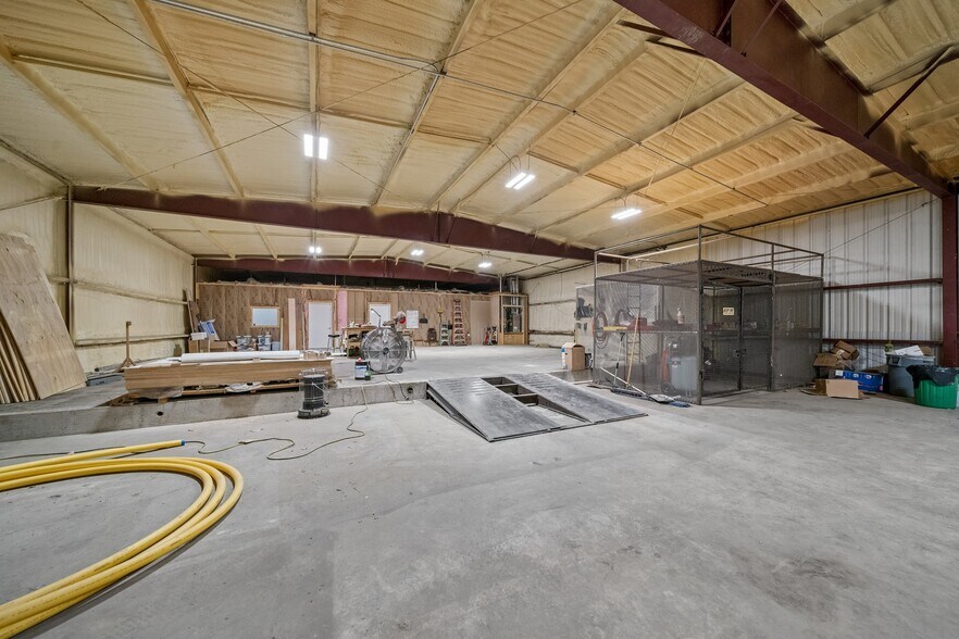 More Photos Of 1422 E Fairview Ave, Nowata Industrial For Sale
