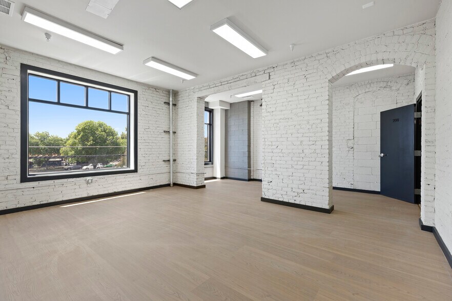 More Photos Of 939 10th St, Modesto Storefront Retail Office For Lease