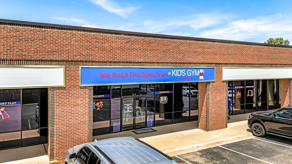 More Photos Of 4610 N Garfield St, Midland Unknown For Lease