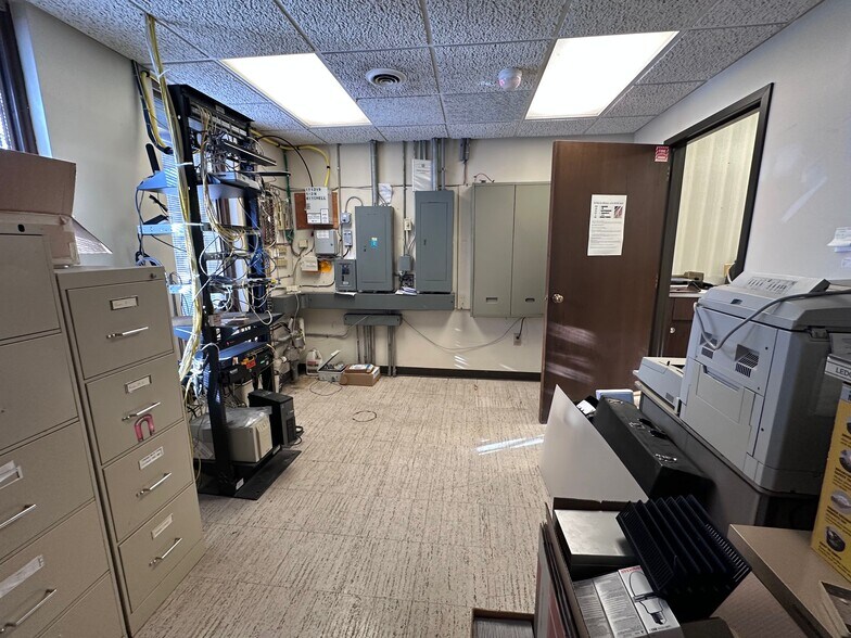 More Photos Of 1219 N Mitchell St, Cadillac Bank For Lease