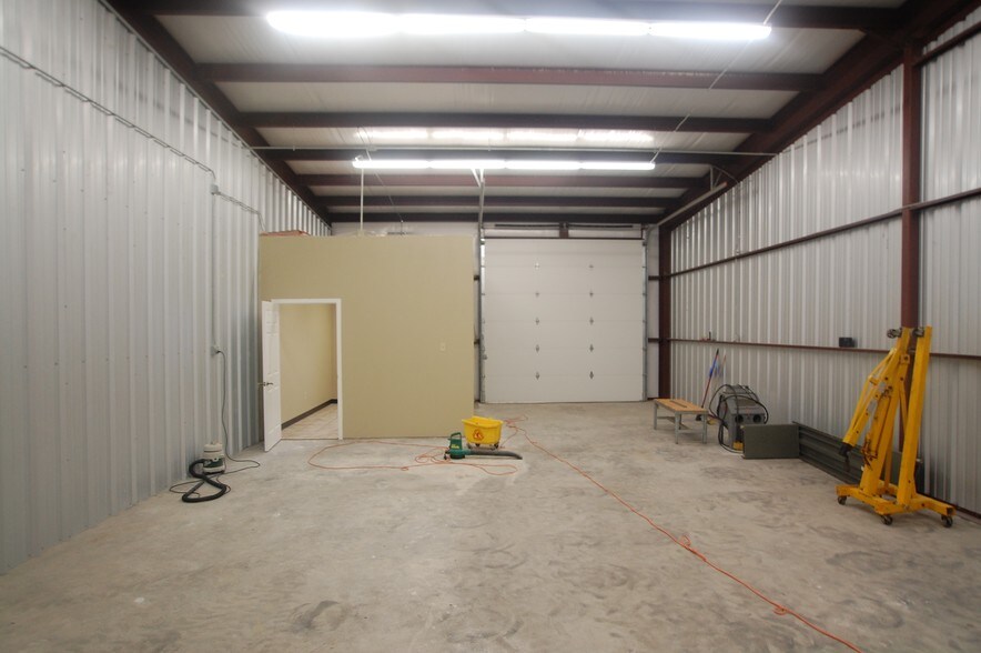 More Photos Of 12401 University Ave, Lubbock Warehouse For Lease