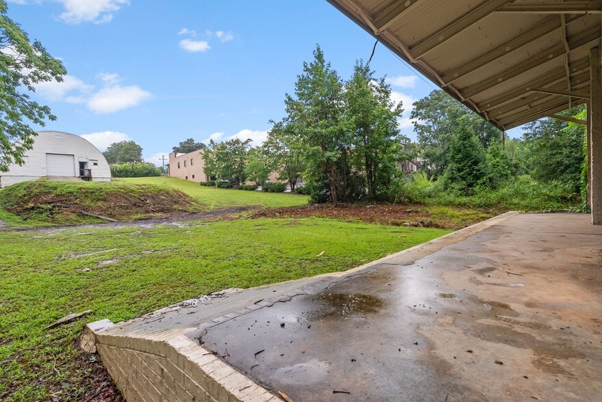 More Photos Of 730 Wade Hampton Blvd, Greenville Freestanding For Sale