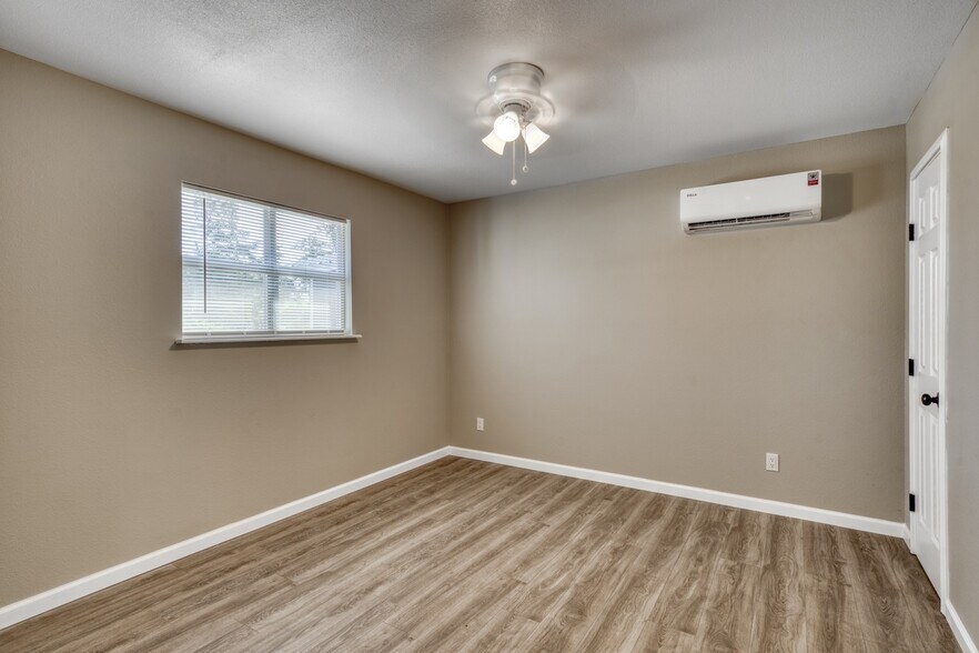 More Photos Of 9337 Ash St, Midway Apartments For Sale