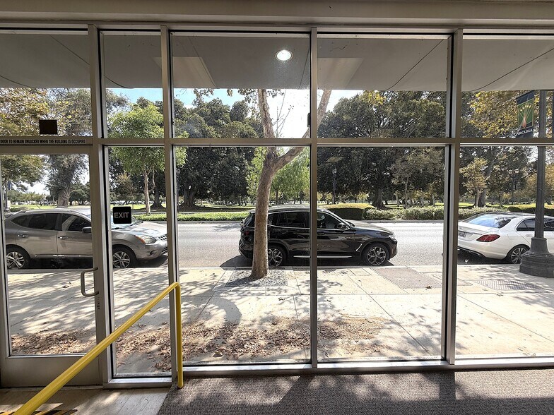 More Photos Of 33-37 W Huntington Dr, Arcadia Self Storage For Lease