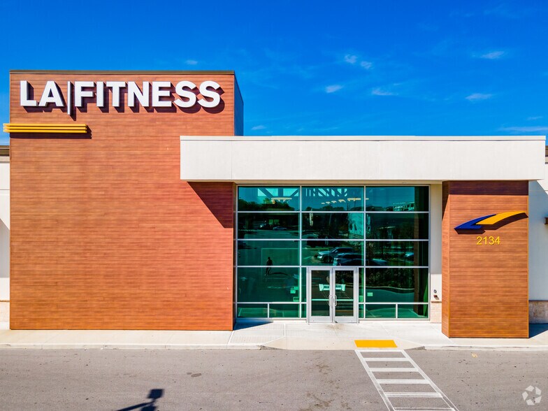 More Photos Of 2130 Gulf To Bay Blvd, Clearwater Storefront For Sale