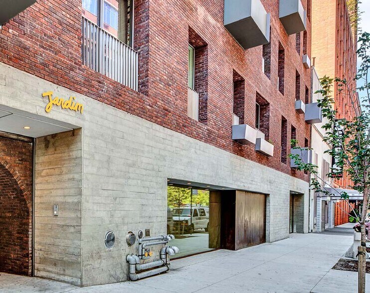 More Photos Of 527 W 27th St, New York Apartments For Lease