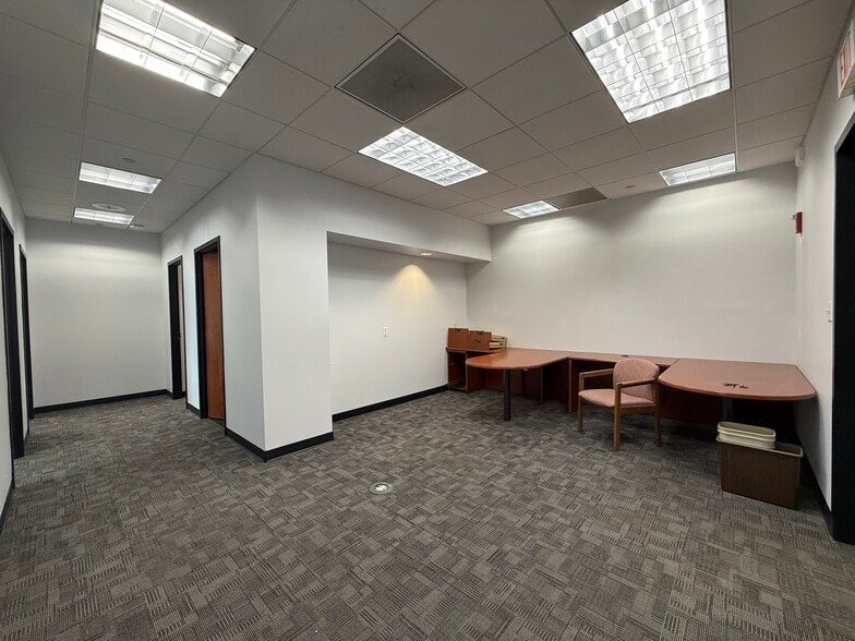 More Photos Of 700 Washington St, Columbus Office For Lease