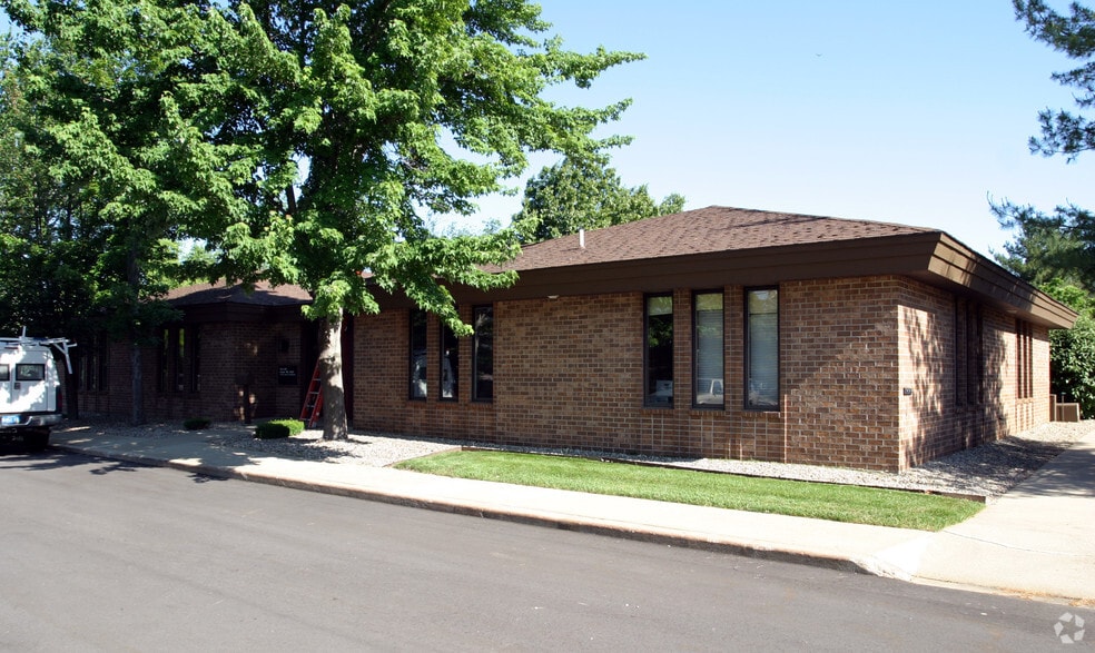 Primary Photo Of 4025 W Main St, Kalamazoo Medical For Sale
