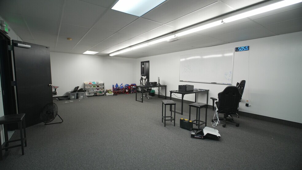 More Photos Of 3555-3559 W Wright St, Boise Light Manufacturing For Lease