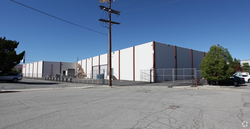More Photos Of 9210-9216 De Soto Ave, Chatsworth Warehouse For Lease