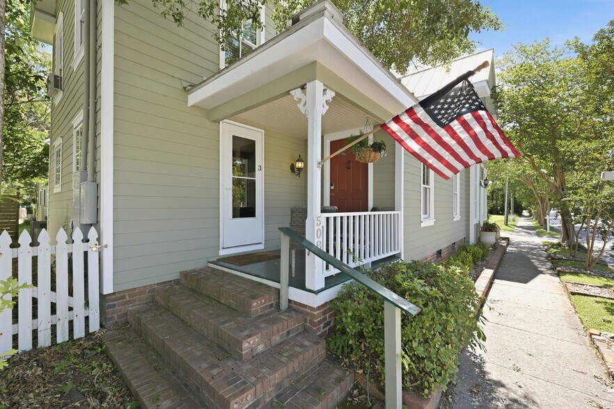 Primary Photo Of 508 Church St, Oriental Hospitality For Sale
