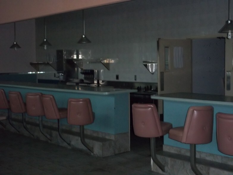 More Photos Of 708-720 Parksville Rd, Parksville Restaurant For Sale