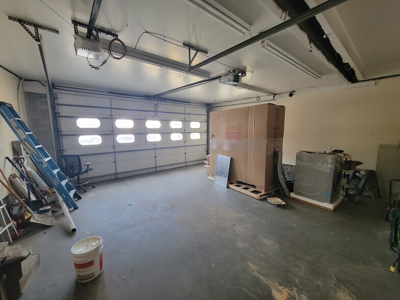 More Photos Of 49 Mammoth Rd, Lowell Office For Lease