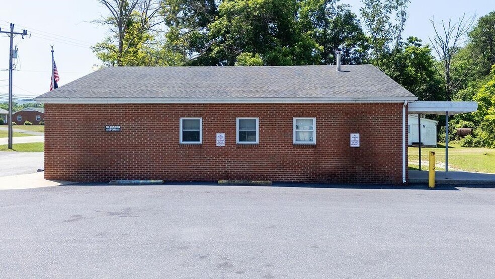 More Photos Of 555 MT Torrey Rd, Lyndhurst Post Office For Sale