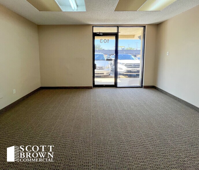 More Photos Of 10420 Plano Rd, Dallas Flex For Lease