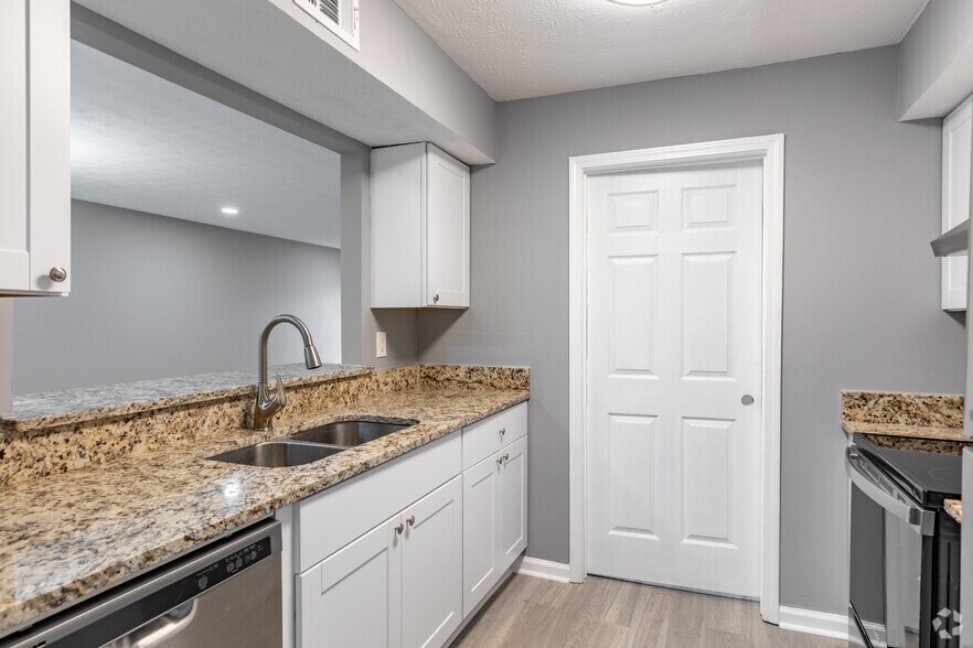 More Photos Of 563 Briar Hill Ct, Riverdale Apartments For Sale