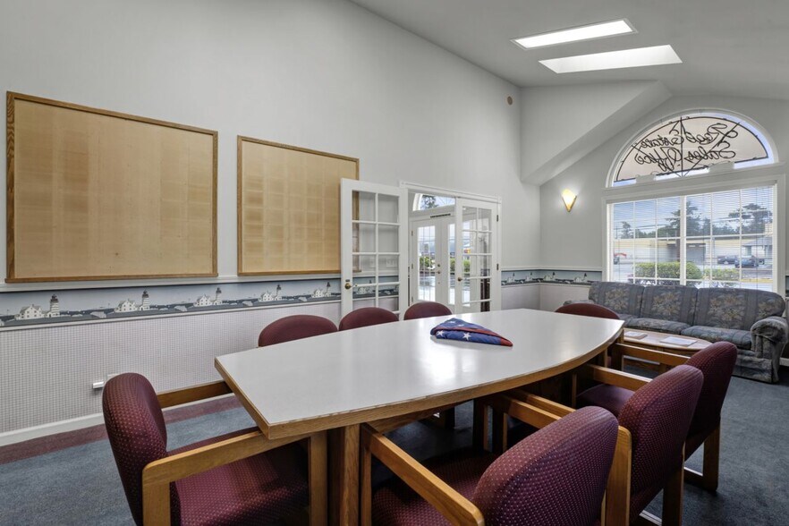 More Photos Of 1875 Highway 101, Florence Office For Sale