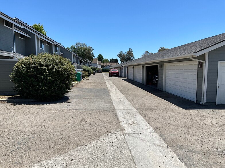 More Photos Of 417 Tiffany Dr, Santa Maria Apartments For Sale