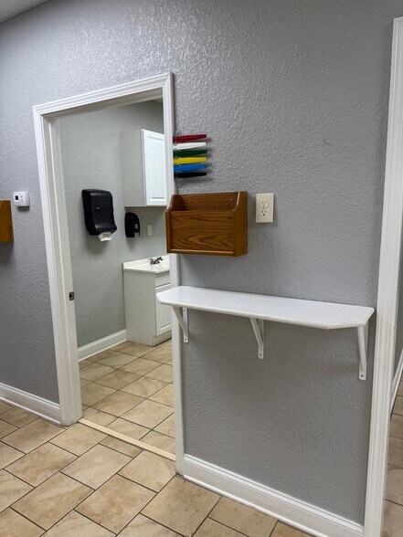 More Photos Of 1030 Wintergap Rd, Oliver Springs Office For Sale