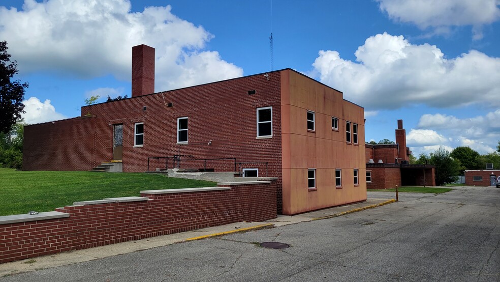 Primary Photo Of 427 N Steer St, Addison Hospital For Sale