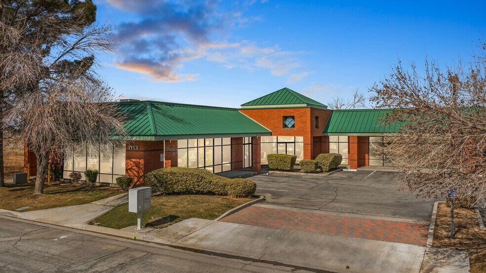 More Photos Of 1113 W Avenue M4, Palmdale Office For Lease