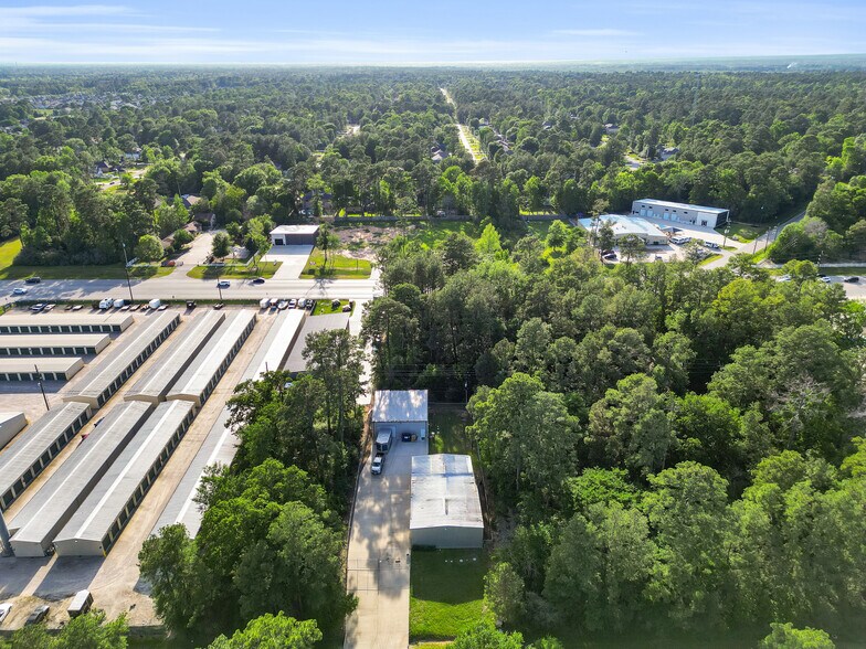 More Photos Of 923 Weisinger Dr, Magnolia Warehouse For Lease