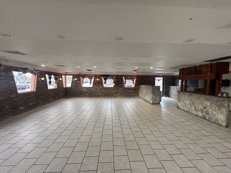 More Photos Of 1315 W Garfield Ave, Peoria Restaurant For Lease