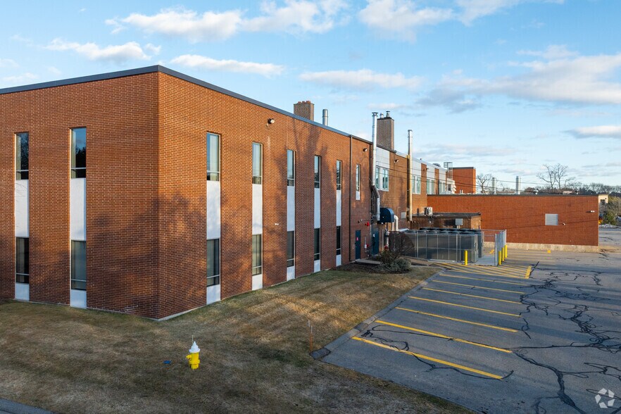 More Photos Of 115-119 4th Ave, Needham Office For Lease