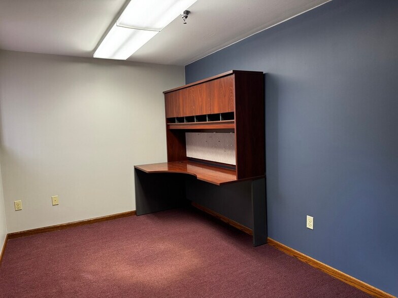 More Photos Of 606 S Division St, Colby Flex For Sale