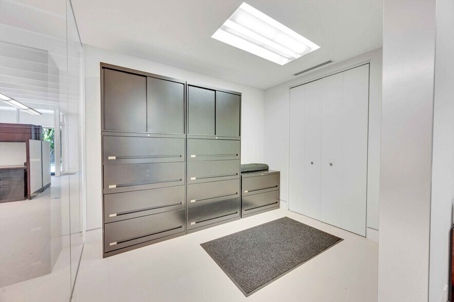 More Photos Of 4621 Ponce De Leon Blvd, Coral Gables Office For Sale