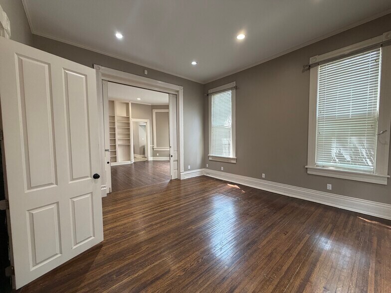 More Photos Of 28 S Idlewild St, Memphis Freestanding For Sale
