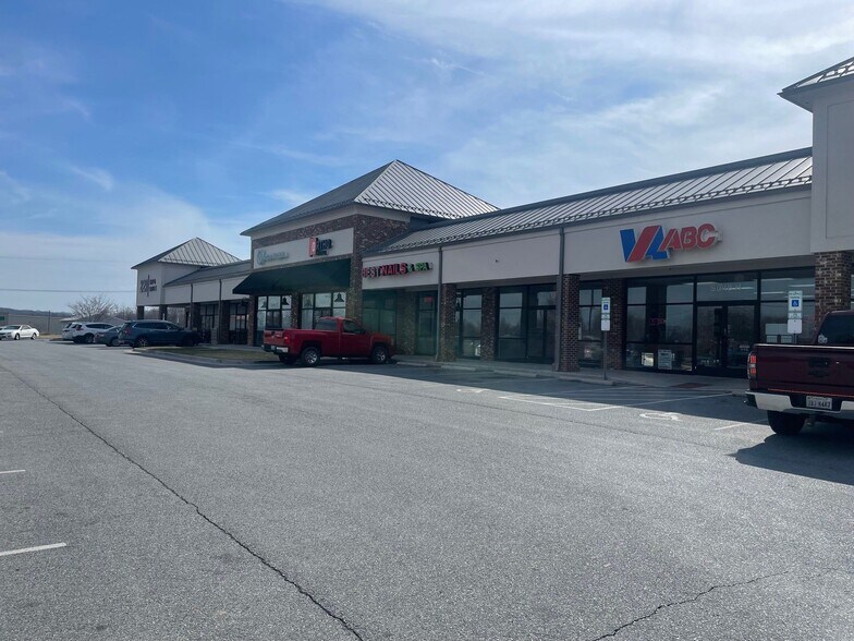 More Photos Of 14507-14569 Forest Rd, Forest Unknown For Lease