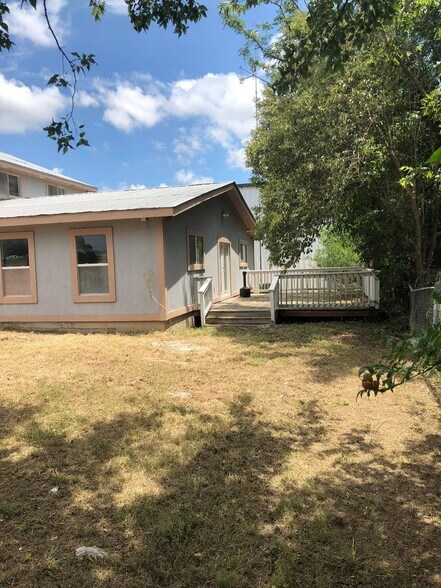 More Photos Of 12440 US Hwy 181 S, San Antonio Flex For Sale