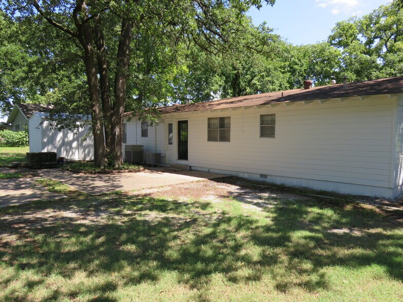 More Photos Of 1239 W Main St, Jenks Office For Sale