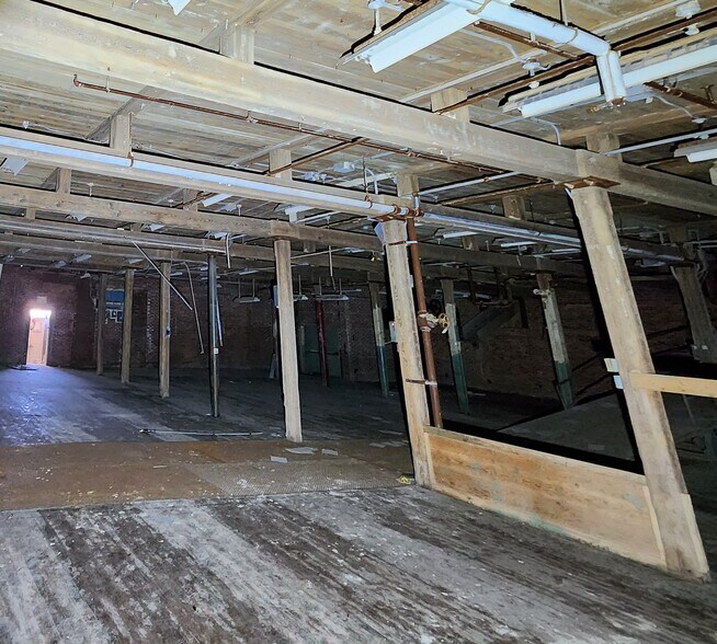 More Photos Of 20th AVE, Valley Light Manufacturing For Sale