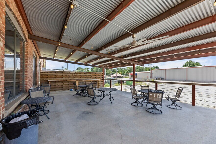 More Photos Of 415 W Madison Ave, Iola Restaurant For Sale
