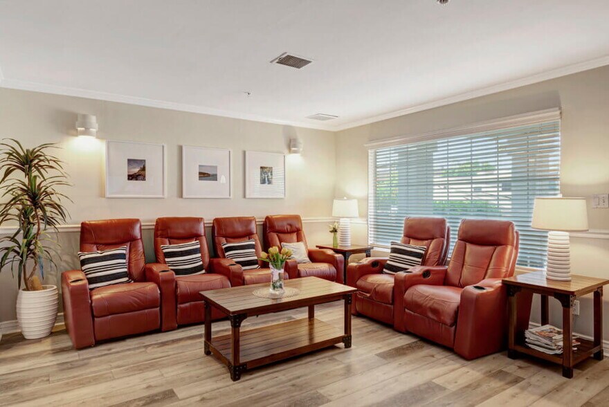 More Photos Of 15825 N 19th Pl, Phoenix Assisted Living For Sale