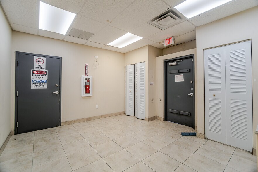 More Photos Of 1015 NW 72nd St, Miami Warehouse For Sale