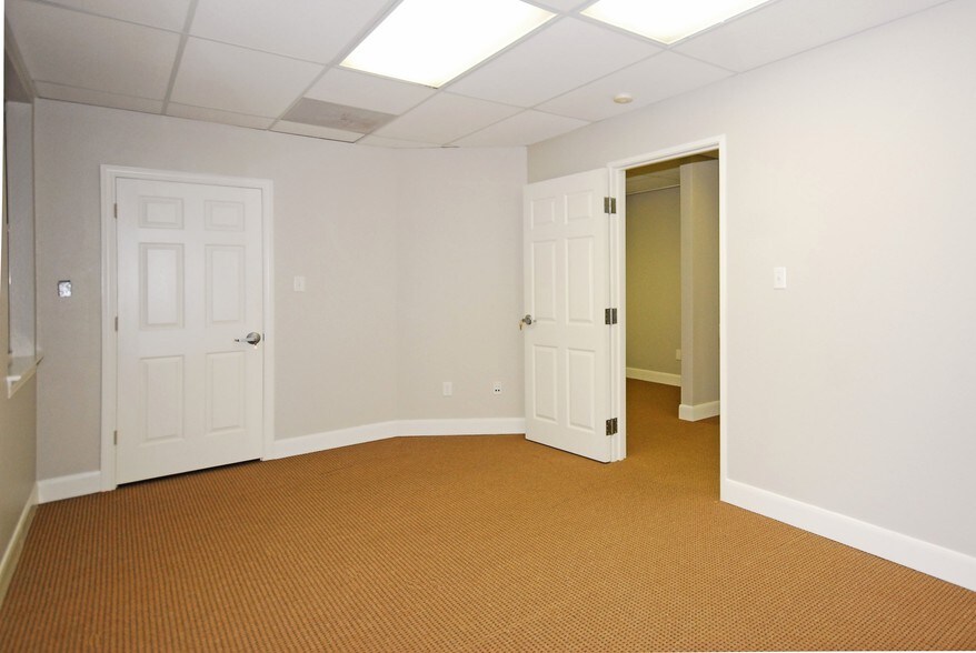 More Photos Of 315 S Jupiter Rd, Allen Office For Lease