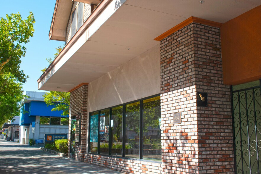 More Photos Of 124-148 S Cloverdale Blvd, Cloverdale Freestanding For Sale