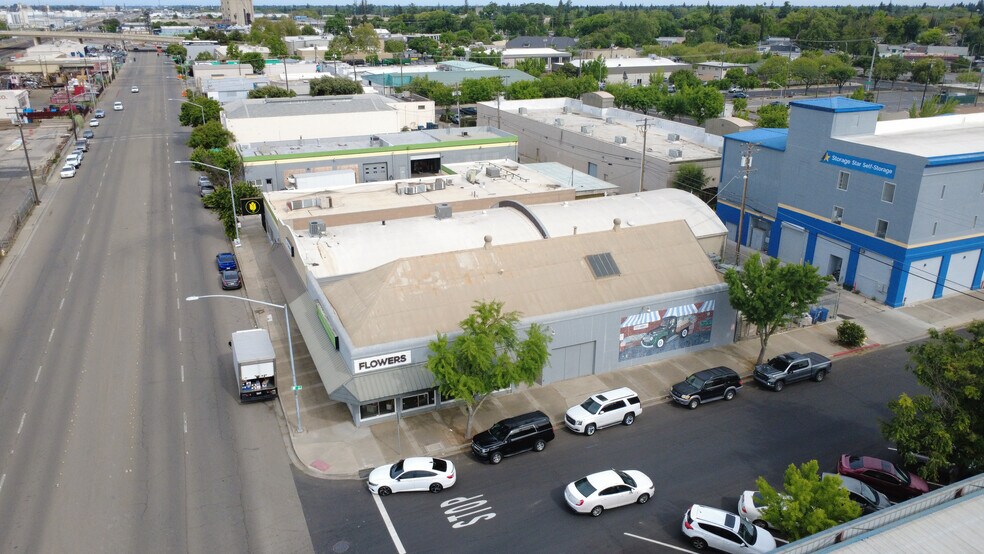 Primary Photo Of 1302-1310 9th St, Modesto Storefront For Sale