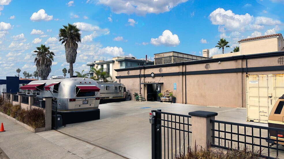 Primary Photo Of 302 Oceanside Blvd, Oceanside Service For Lease