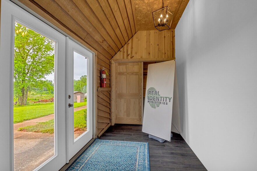 More Photos Of 252 Komplex Dr, Carnesville Warehouse For Sale