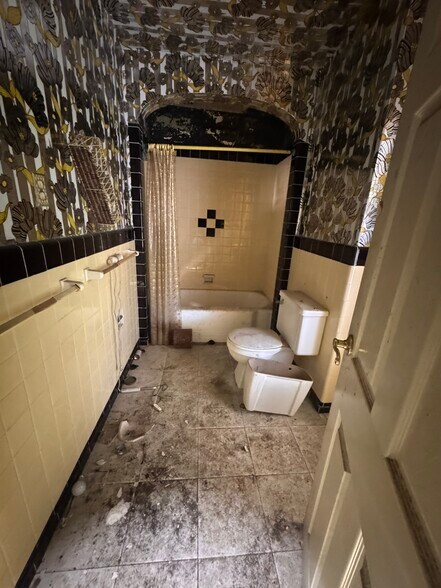 More Photos Of 238 N 53rd St, Philadelphia Funeral Home For Sale