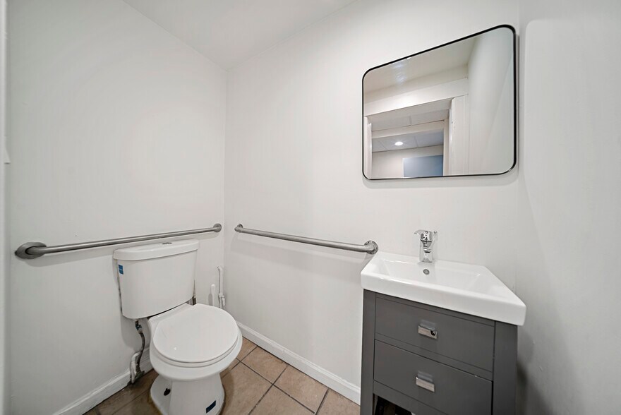 More Photos Of 2055 Gratiot Ave, Detroit Storefront Retail Office For Lease