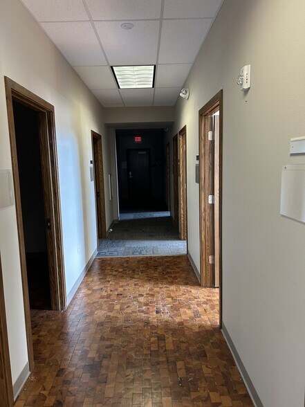 More Photos Of 219 E Washington Ave, Oshkosh Office For Sale