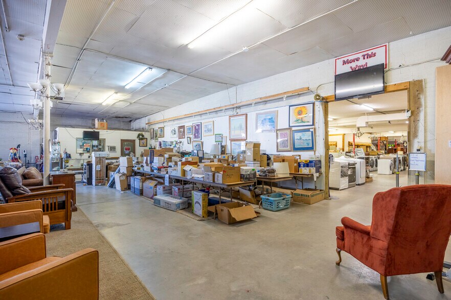 More Photos Of 655 W Cottonwood Ln, Casa Grande Showroom For Sale