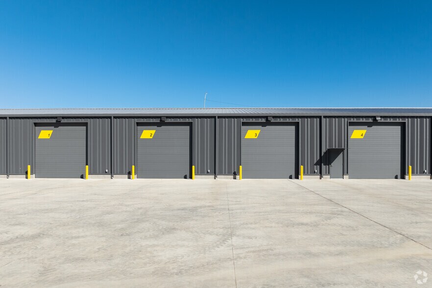 More Photos Of 2200-2300 SE Loop 820 Hwy, Fort Worth Unknown For Lease