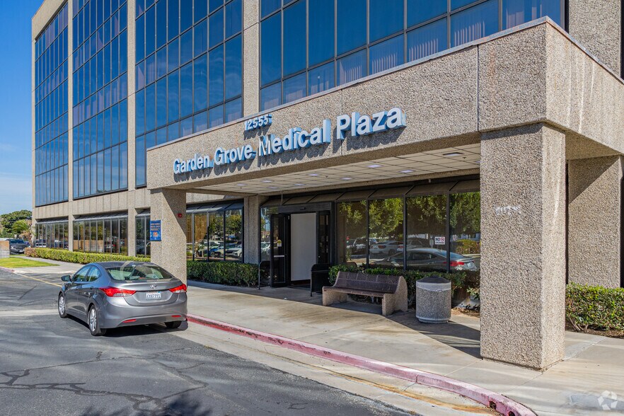 More Photos Of 12555 Garden Grove Blvd, Garden Grove Medical For Lease
